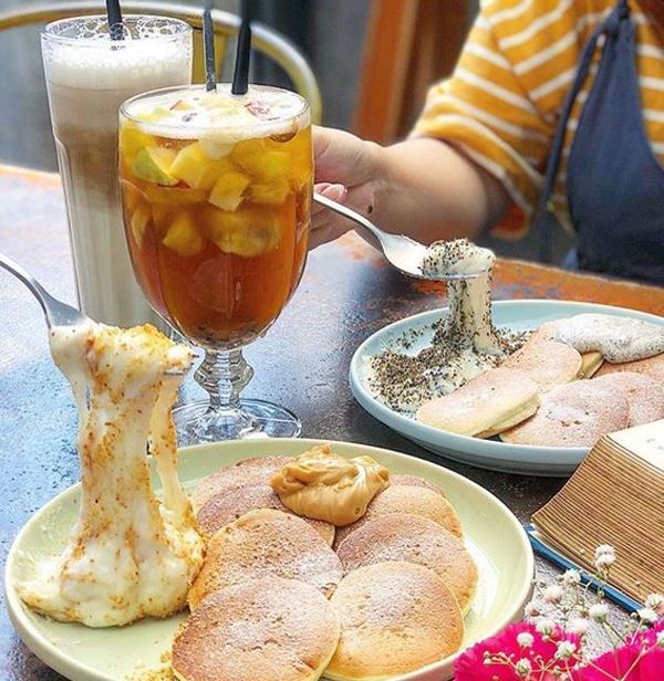 【台灣美食】台灣人氣復古風咖啡店「ici cafe」推出新品 芝麻／花生鮮奶麻糬班戟