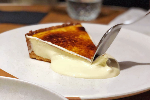 【新加坡美食2019】新加坡西餐廳人氣甜品　焦面爆漿流心芝士蛋糕