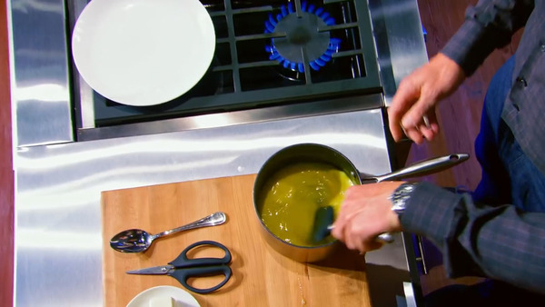 【炒滑蛋秘訣／炒蛋食譜】廚神Gordon Ramsay教你3分鐘煮出嫩滑炒蛋　來回離火攪拌＋秘密調味料？！