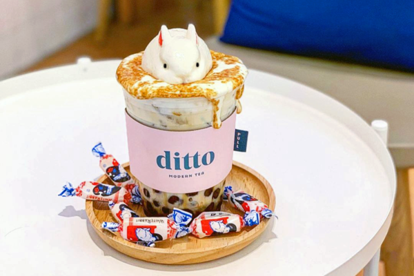 【泰國美食2019／大白兔糖奶茶】泰國曼谷白兔糖黑糖珍珠鮮奶　上面有打卡可愛兔仔棉花糖！
