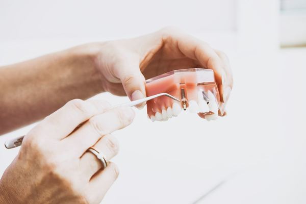 【敏感牙齒】飲汽水要用飲管保護牙齒！正確紓緩和預防敏感牙齒的方法