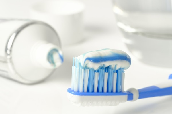 【敏感牙齒】飲汽水要用飲管保護牙齒！正確紓緩和預防敏感牙齒的方法