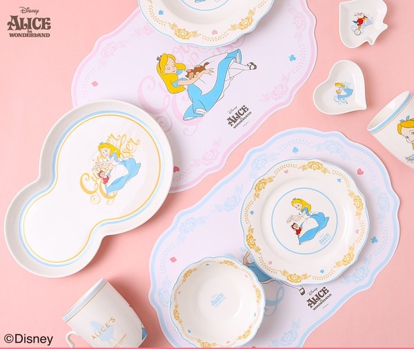 【韓國Daiso】韓國Daiso聯乘迪士尼推出廚房用具系列　可愛米奇米妮水杯／愛麗絲夢幻餐碟茶具