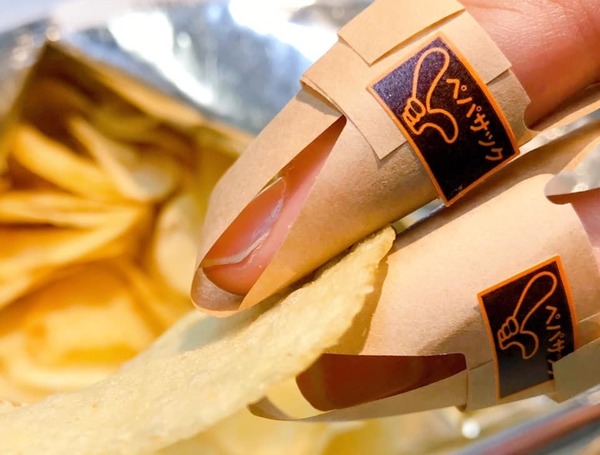 【薯片夾】又廢又無聊設計？日本懶人薯片手指套  可調整大小／不怕成手油膩膩