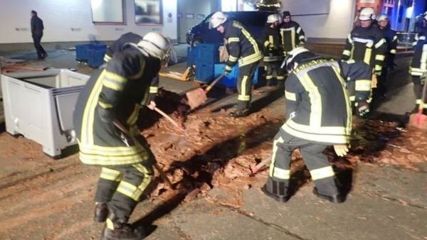 【飲食熱話】另類「甜蜜意外」！德國工廠漏出一噸液態朱古力致道路封閉  20名消防員需用熱水／火槍清理