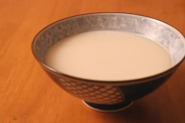 【甜品食譜】簡單3個步驟就做到！　零失敗北海道牛乳燉蛋白