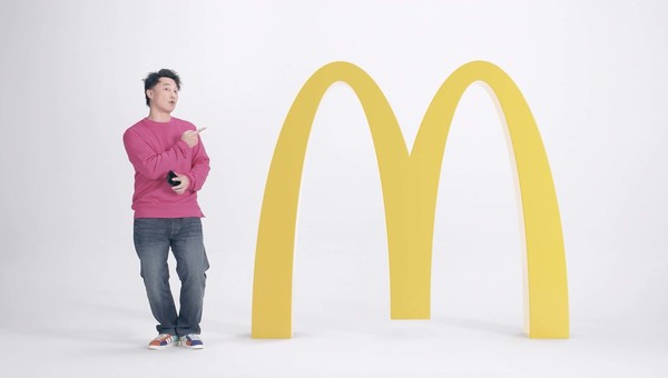 【麥當勞優惠】陳奕迅Eason最新麥當勞優惠廣告登場！鬼馬歌神「撞衫」男神木村拓哉／港版日版麥記廣告各有風味