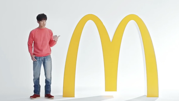 【麥當勞優惠】陳奕迅Eason最新麥當勞優惠廣告登場!鬼馬歌神「撞衫」男神木村拓哉/港版日版麥記廣告各有風味