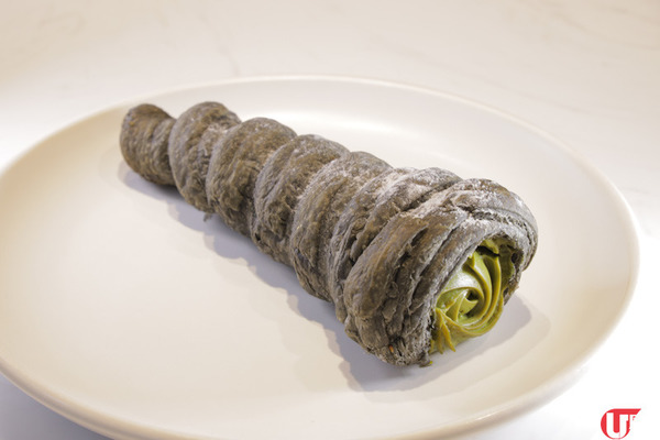 Unicorn Puff（Matcha） $38  餡料加入日本抹茶粉製作，茶味甘香，酥皮則加入了竹炭粉。