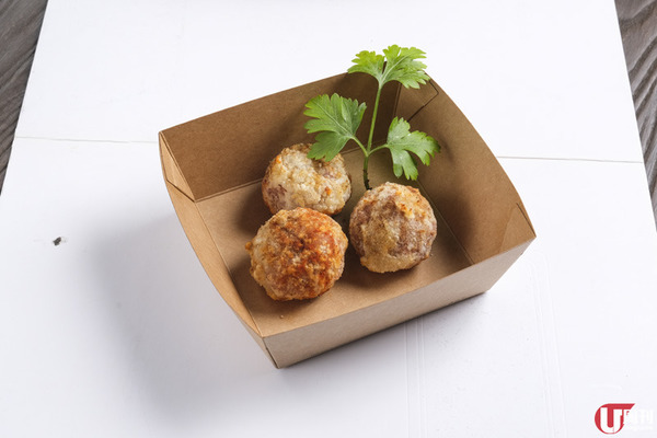 三星葱爆貢丸 $18 內裏會爆出肉汁，肉汁有三星葱的香氣！