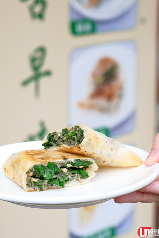 韭菜盒子 $25  都是即點即做，需時近 20 分鐘。麵皮煎得乾身香脆，內餡是滿滿的韭菜和粉絲，味道香惹。