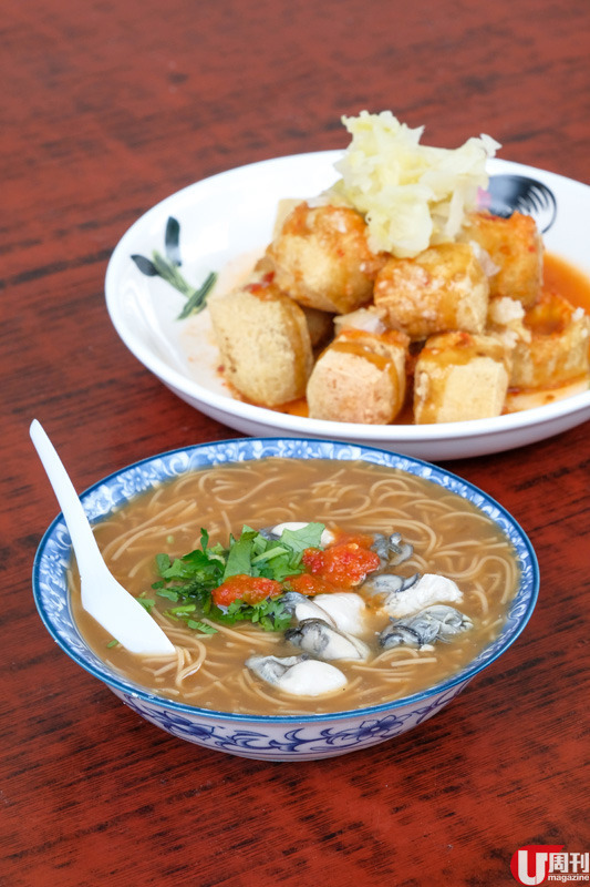 蚵仔麵線 $30、炸臭豆腐 $45（後） 蠔仔粒粒飽滿鮮味，麵線口感濃稠。臭豆腐香味頗足，中心位是蜂巢狀，配上酸菜、蒜泥醬豆瓣醬，非常惹味。