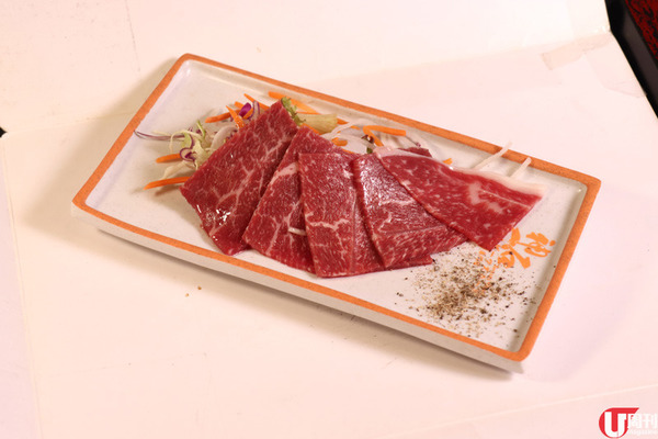 澳洲直送 M8 極級和牛 $10 份 每份有 5 片，每日限量 50 份，只限跟餐加錢配。