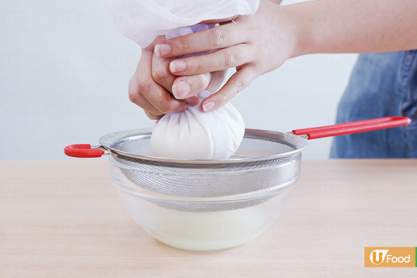 【自製芝士】 牛奶變芝士？零難度自家製茅屋芝士　煲湯袋的神奇另類用法！
