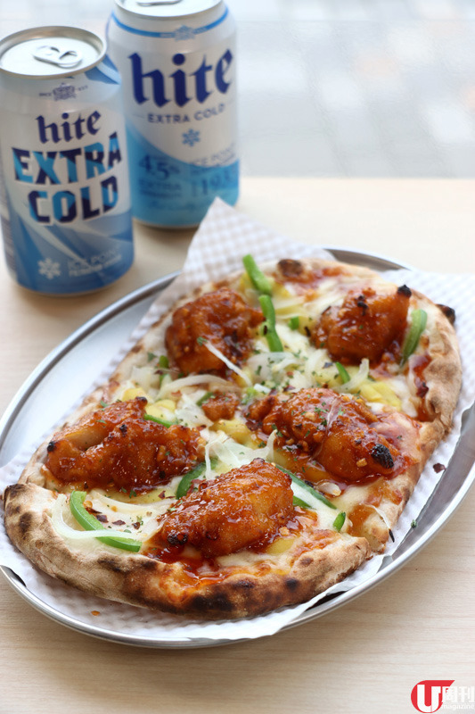 韓式甜辣椒雞塊薄餅 $79  Pizza 薄身煙韌，炸雞每日鮮炸，口感香脆多汁，薄餅中特別加入甜薯 mousse，中和甜辣醬的膩感。