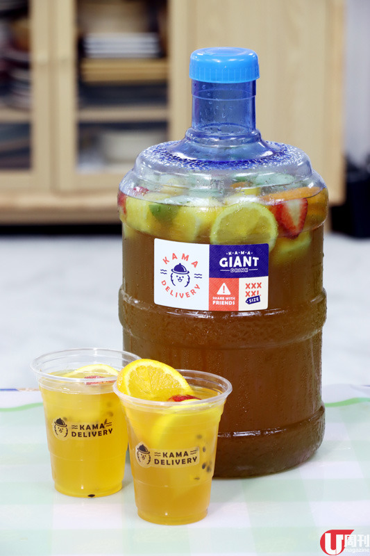 5L 桶裝夏日水果茶 $298 桶 水果茶附送 10 個膠杯及 1 盒百香果果凍。