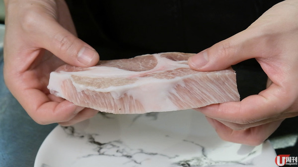 簡單 4 招 煎出 JUICY 豬扒