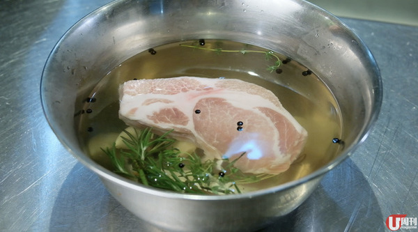 簡單 4 招 煎出 JUICY 豬扒