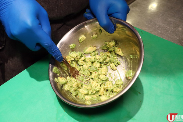 自製牛油果醬 酸種多士配水波蛋