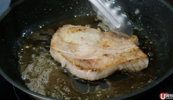 香煎厚切豬伴砵酒洋葱