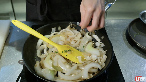 香煎厚切豬伴砵酒洋葱