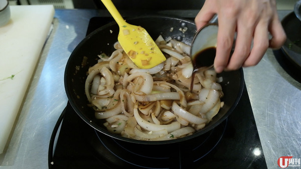 香煎厚切豬伴砵酒洋葱