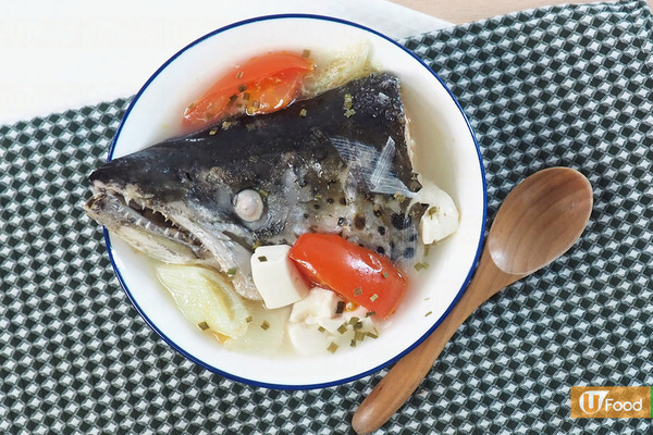 【三文魚頭湯】30分鐘鮮甜滾湯食譜  番茄豆腐三文魚頭湯
