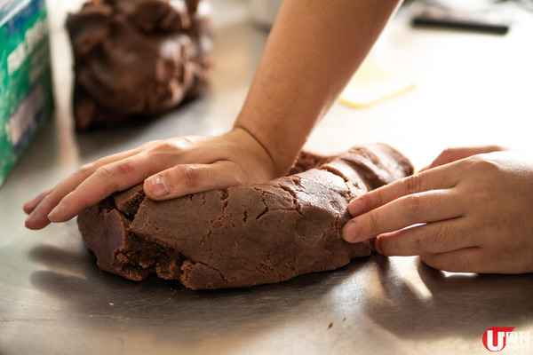 老冰室尋失傳賀年油器 糯米豆沙軟角
