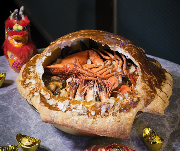 新口味盆菜 Best Picks（上） 巨型酥皮龍蝦湯盆菜 / 暖身羊腩煲盆菜 / 韓式素盆菜