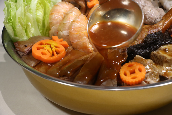 新口味盆菜 Best Picks(上) 巨型酥皮龍蝦湯盆菜 / 暖身羊腩煲盆菜 / 韓式素盆菜