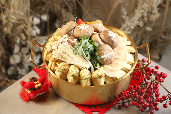 新口味盆菜 Best Picks（上） 巨型酥皮龍蝦湯盆菜 / 暖身羊腩煲盆菜 / 韓式素盆菜