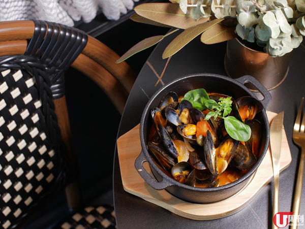 K11 Musea 新開  巴黎「路邊」咖啡廳 / 歎法國藍青口鍋