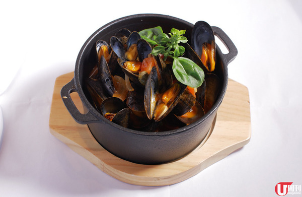 K11 Musea 新開  巴黎「路邊」咖啡廳 / 歎法國藍青口鍋