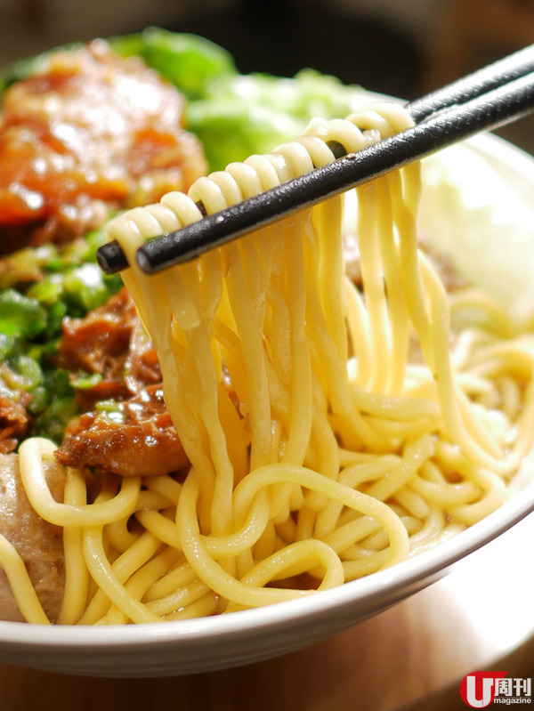 灣仔人氣車仔麵店 1 小時賣 100 碗│慢煮牛筋腩麵