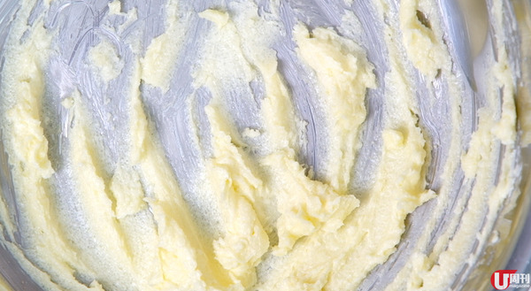 一口 size！鬆脆腰果酥