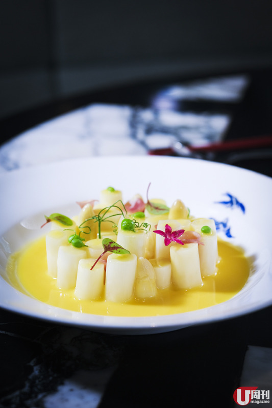 ANSON LO《Burn Out》MV 場景  英倫酒吧 x 手工中菜