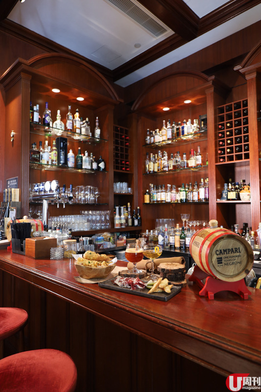 《特務肥姜 2.0》MV 場景 1881 酒店 / 復古 Whiskey Bar