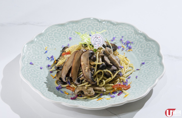 6,000 朵玫瑰花系餐廳 包場自訂人名花牆 / 求婚生日必 Check!