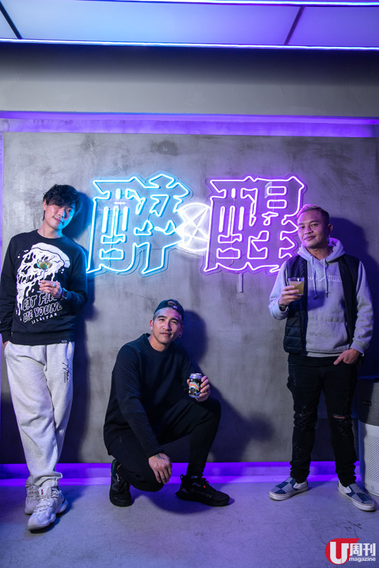 樂隊 KOLOR 深水埗開「朝啡夕酒」小店 闇黑 Night Mode 超有型 / 必飲透明雞尾酒