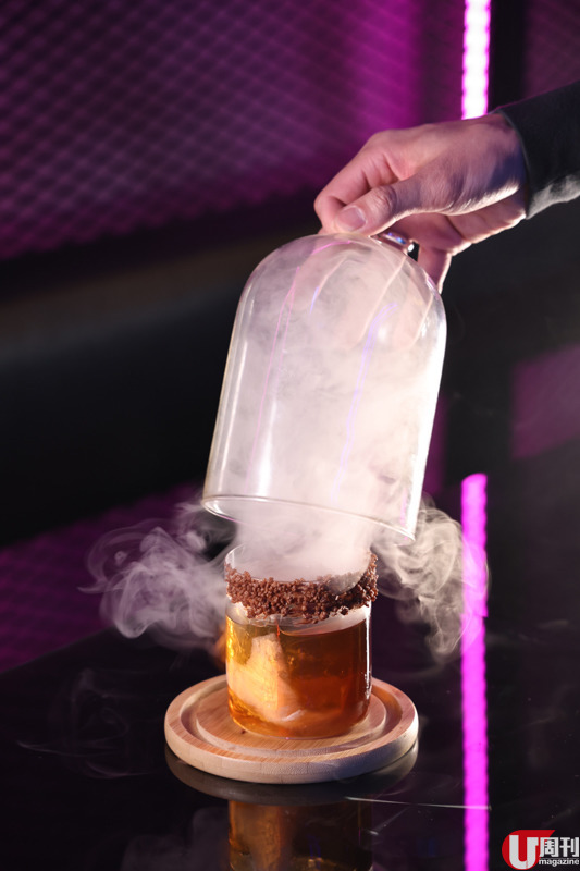 樂隊 KOLOR 深水埗開「朝啡夕酒」小店 闇黑 Night Mode 超有型 / 必飲透明雞尾酒