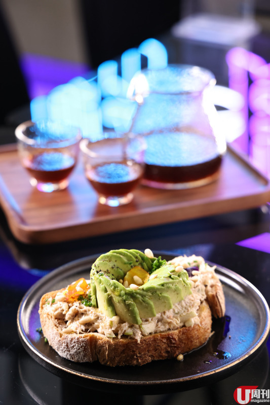 樂隊 KOLOR 深水埗開「朝啡夕酒」小店 闇黑 Night Mode 超有型 / 必飲透明雞尾酒