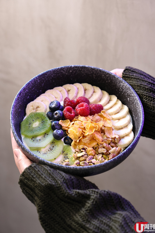 樂隊 KOLOR 深水埗開「朝啡夕酒」小店 闇黑 Night Mode 超有型 / 必飲透明雞尾酒