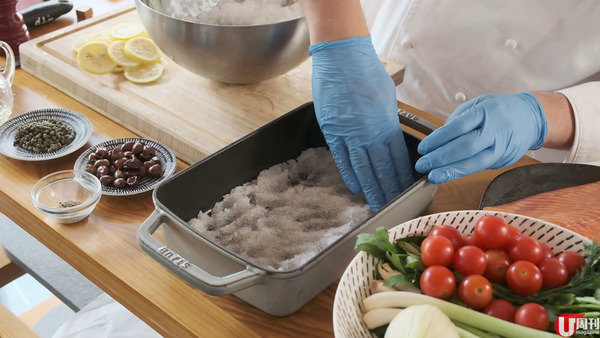 酒店大廚傳授焗三文魚&nbsp; 2 大不敗要訣 / 簡易鹽焗紙包魚食譜