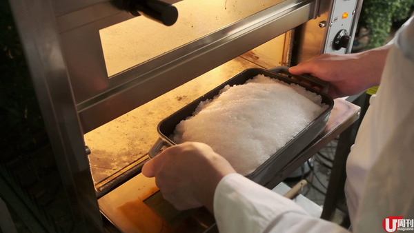 酒店大廚傳授焗三文魚&nbsp; 2 大不敗要訣 / 簡易鹽焗紙包魚食譜