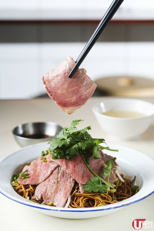 中環午市長龍「飯店」 升級碟頭飯 / 巨型粟米魚柳飯 / 靚牛葱油撈麵&nbsp;