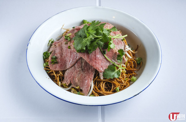 中環午市長龍「飯店」 升級碟頭飯 / 巨型粟米魚柳飯 / 靚牛葱油撈麵