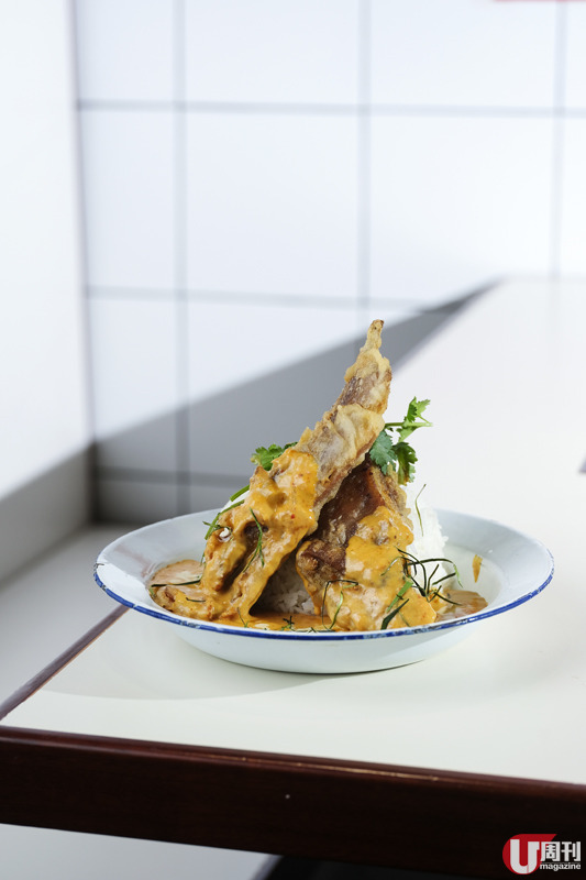 中環午市長龍「飯店」 升級碟頭飯 / 巨型粟米魚柳飯 / 靚牛葱油撈麵