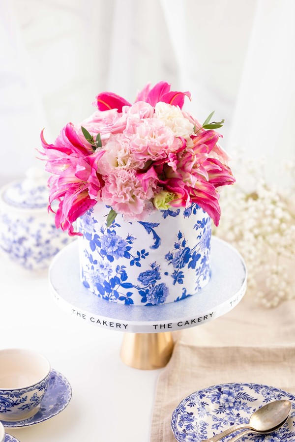 本地烘焙店The Cakery推出全新健康精緻豎立式蛋糕系列   青花瓷鮮花蛋糕／金箔鮮花蛋糕／刺猬蛋糕／綿羊蛋糕