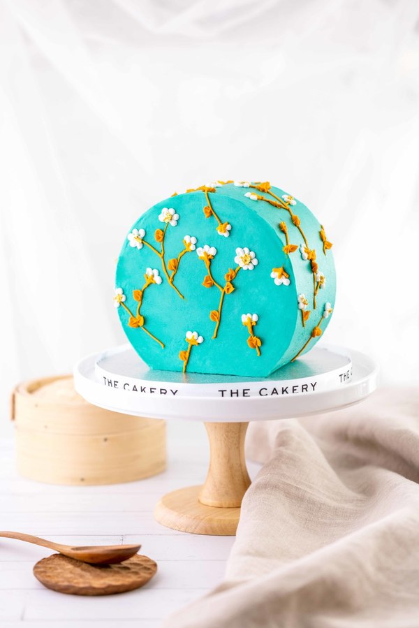 本地烘焙店The Cakery推出全新健康精緻豎立式蛋糕系列   青花瓷鮮花蛋糕／金箔鮮花蛋糕／刺猬蛋糕／綿羊蛋糕