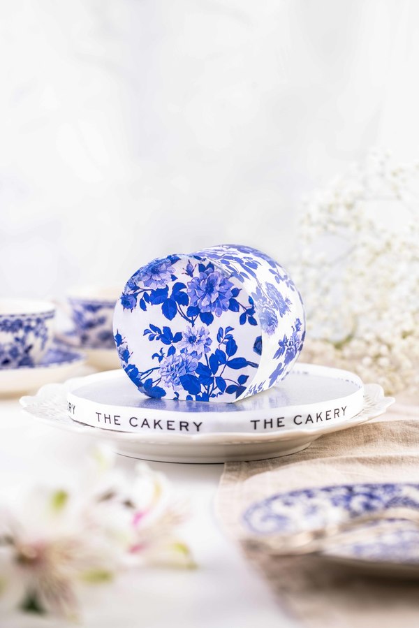 本地烘焙店The Cakery推出全新健康精緻豎立式蛋糕系列   青花瓷鮮花蛋糕／金箔鮮花蛋糕／刺猬蛋糕／綿羊蛋糕